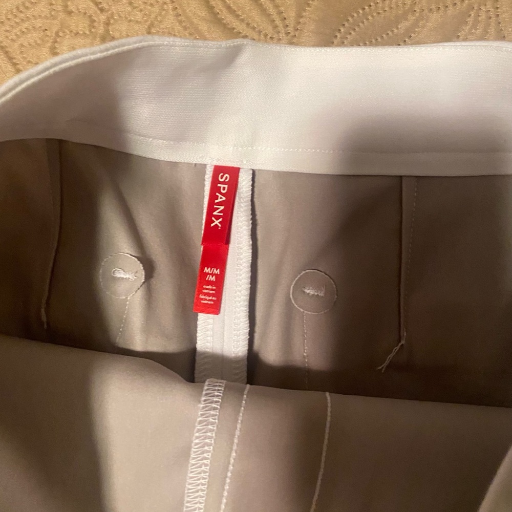 SPANX High Waist White Shorts - Picture 2 of 3